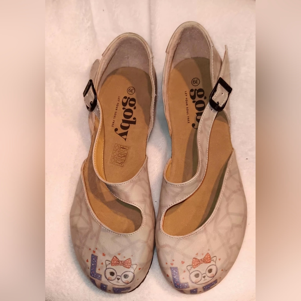 Goby Flats With Straps